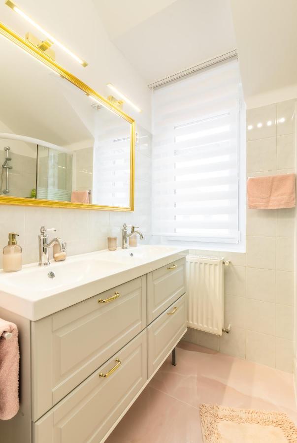 Monarchia Apartman Pearl Mosonmagyarovar Luaran gambar
