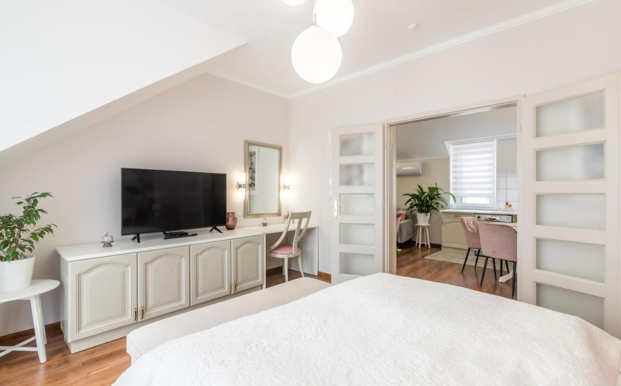 Monarchia Apartman Pearl Mosonmagyarovar Luaran gambar