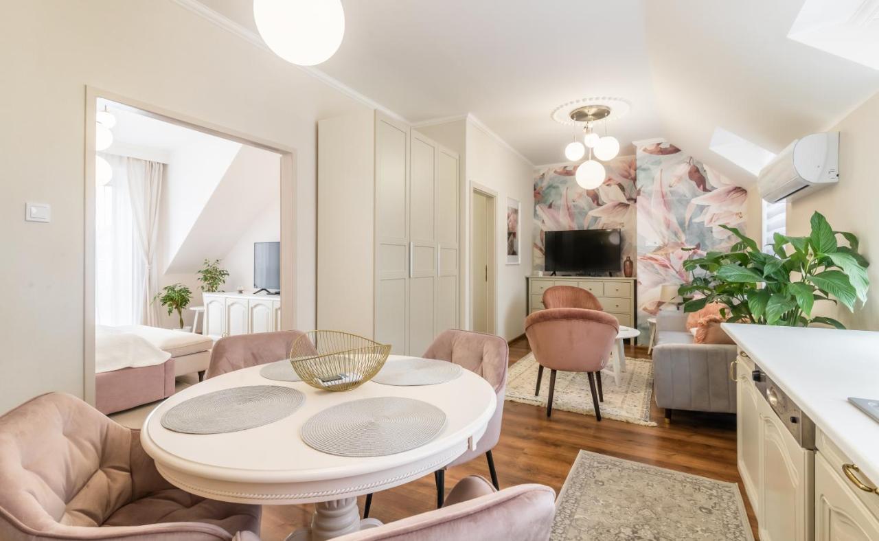Monarchia Apartman Pearl Mosonmagyarovar Luaran gambar