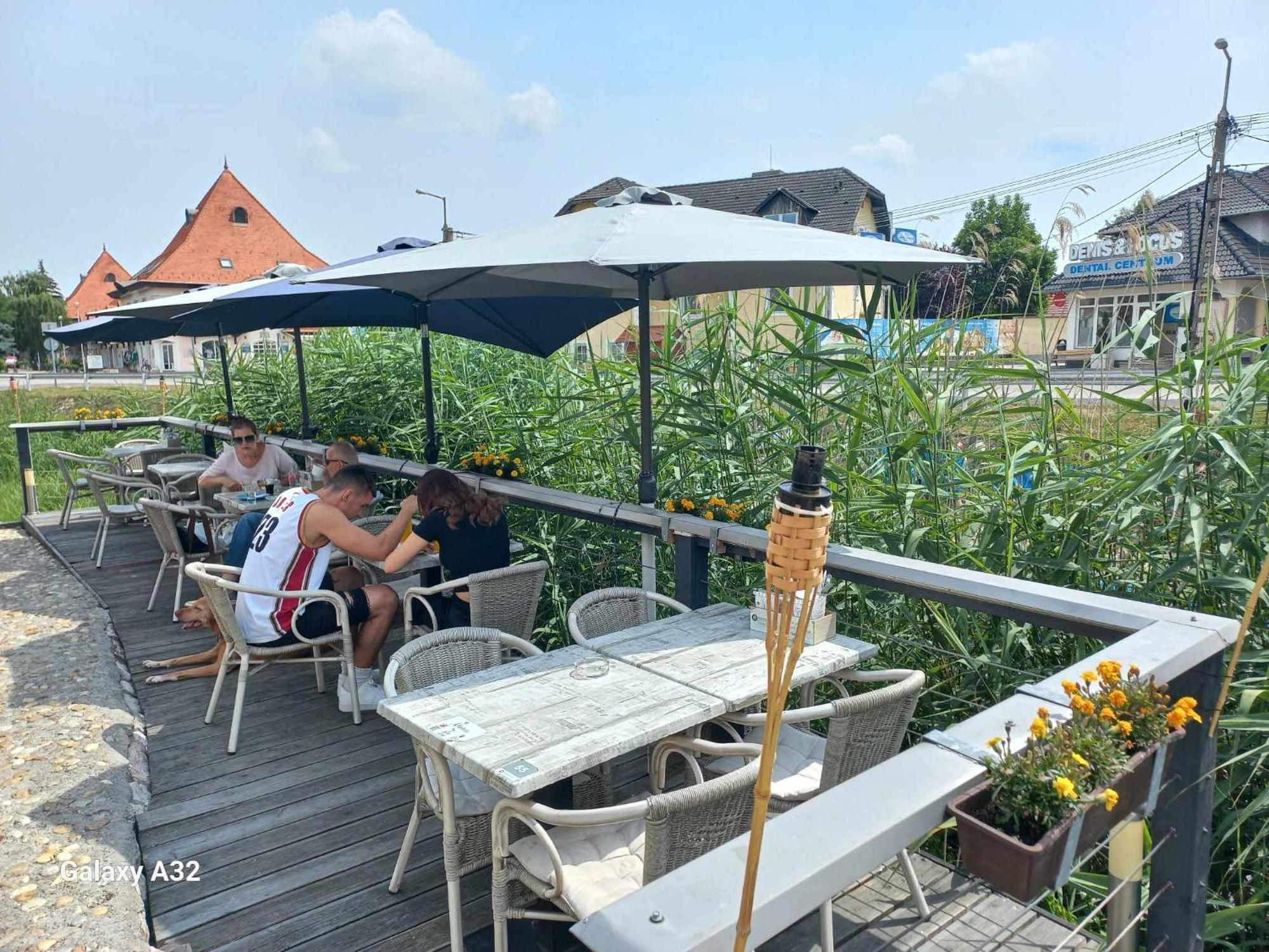 Monarchia Apartman Pearl Mosonmagyarovar Luaran gambar